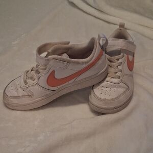 Nike White and Pink Sneakers  Design